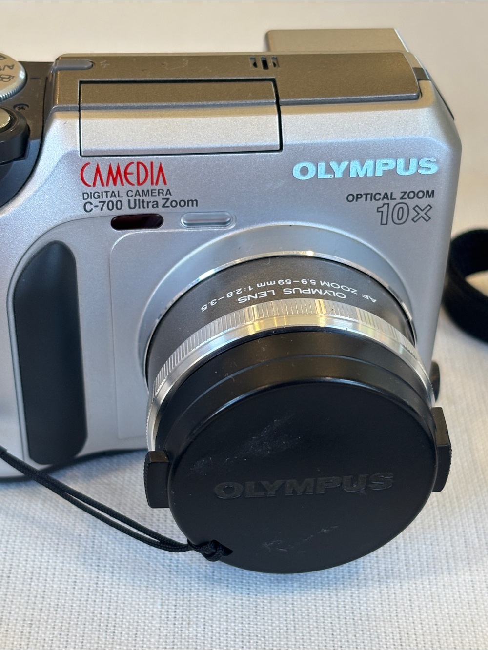 Olympus Camedia C-700 Ultra Zoom 2.1MP Digital Camera 10x Optical Zoom (works) - Picture 2 of 13